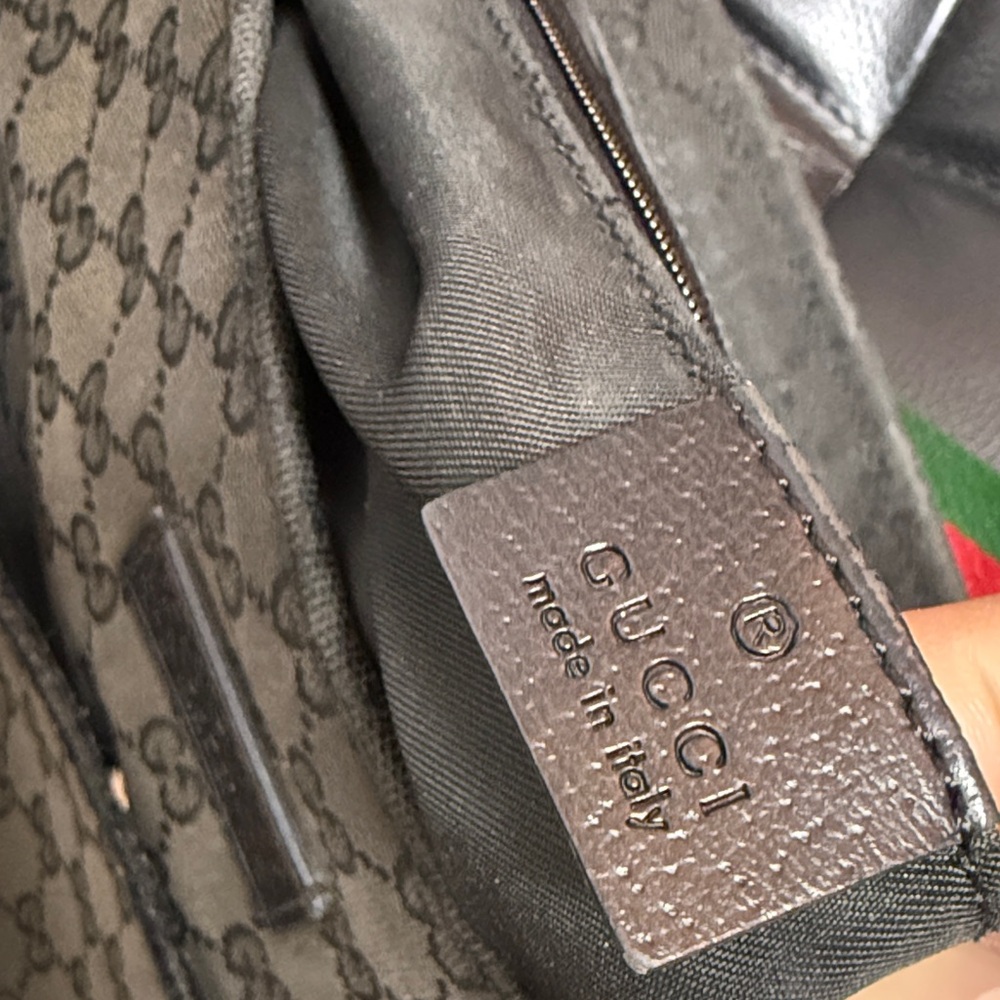 Gucci Sherry Line Black Messenger Bag with Iconic Green and Red Adjustable Strap - Picture 8 of 16